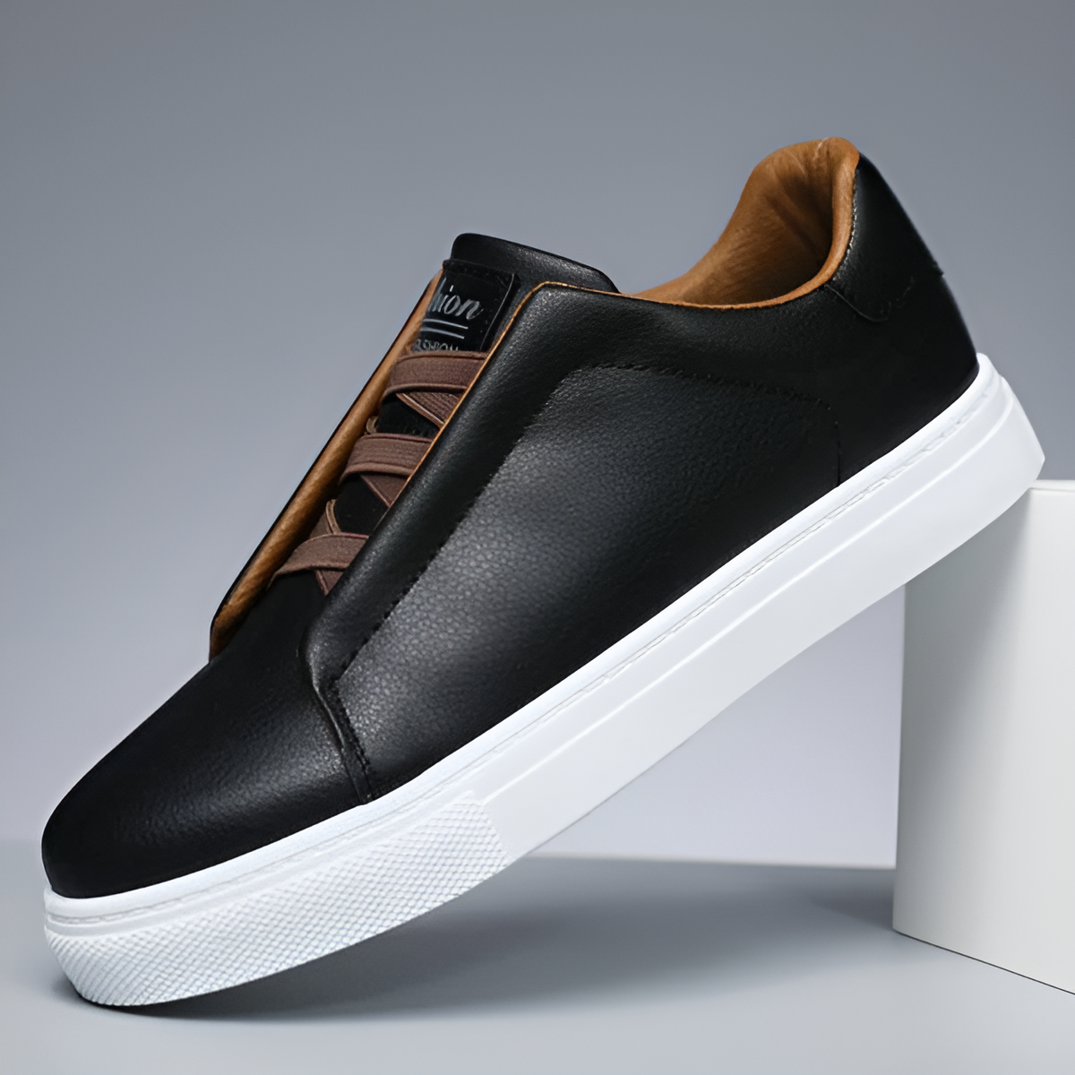 Herren-Sneaker mit Schnürung im klassischen Design