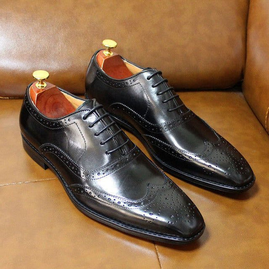 Herren-Oxford-Schuhe mit Flügelkappen und Lochmuster