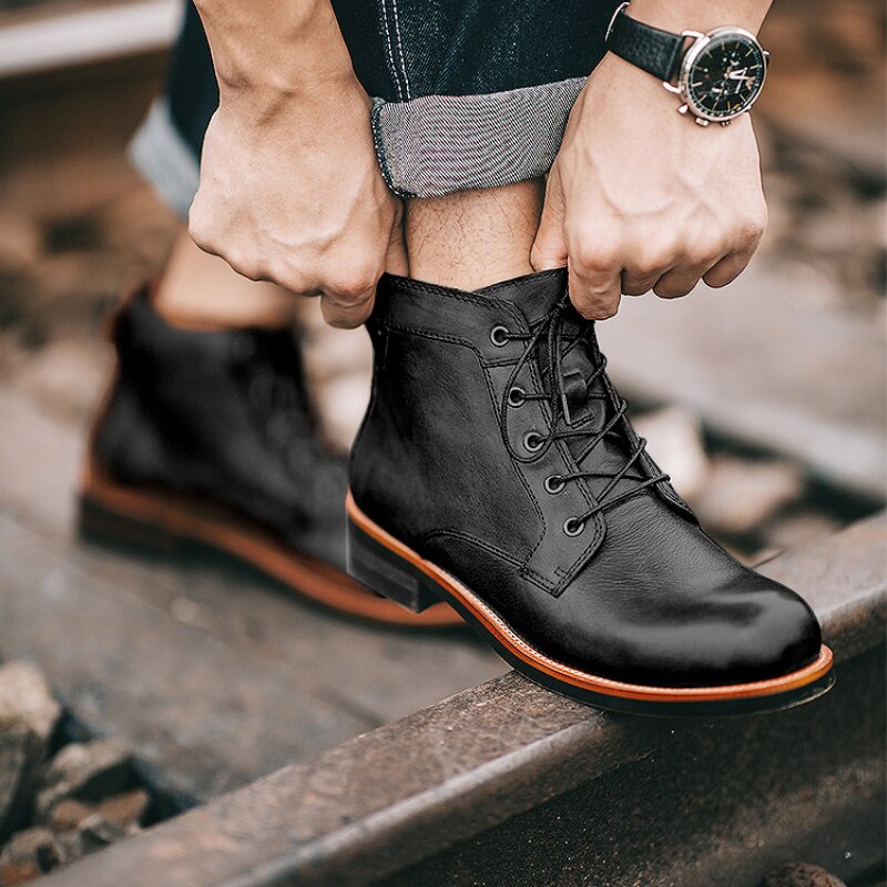 Herren-Stiefeletten mit stützender Gestaltung